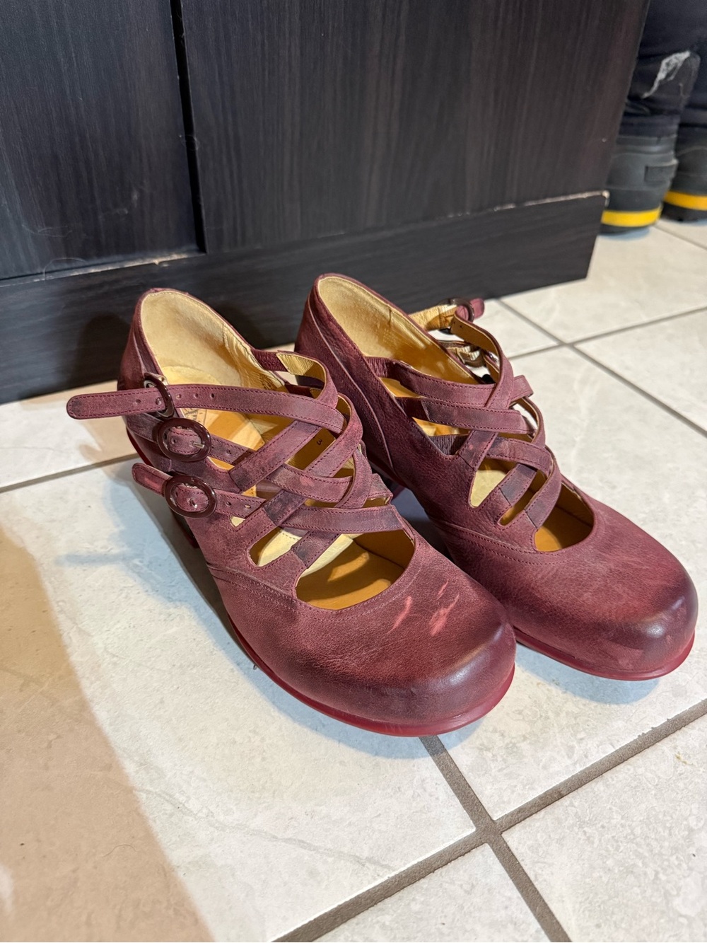 John Fluevog Wine Mary Jane Clogs - wmns 9.5